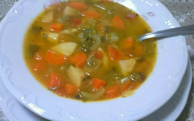 Sopa de salsão muito saborosa