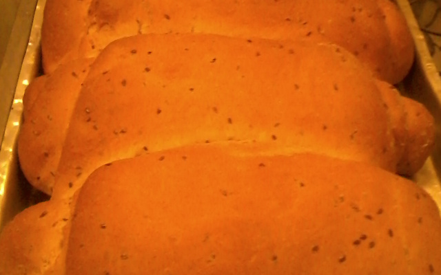 Pão de leite caseiro (massa adocicada)