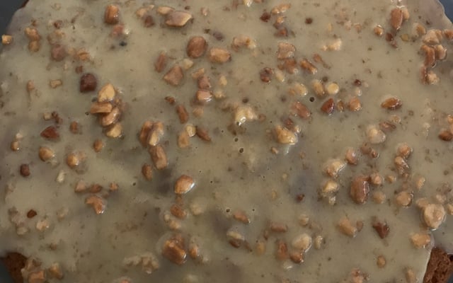 Bolo de fubá com amendoim