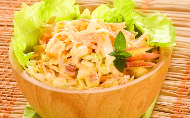 Salada de maçã, cenoura e repolho