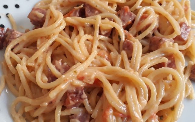 Macarrão com calabresa e requeijão - rapidinha