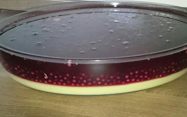 Sagu de vinho com creme