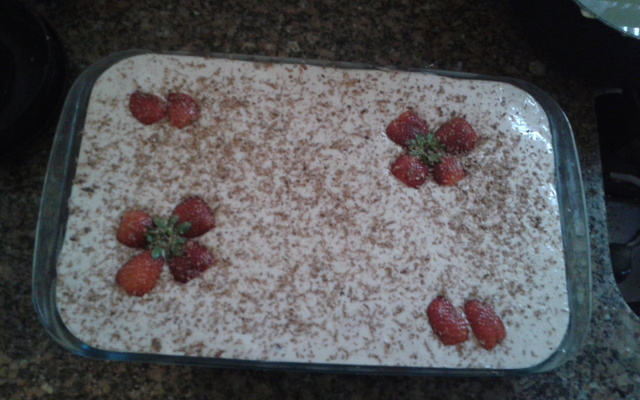 Pavê mousse de morango e chocolate da Taí