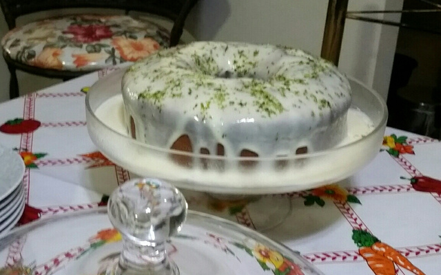 Bolo verdinho com creme de Limão