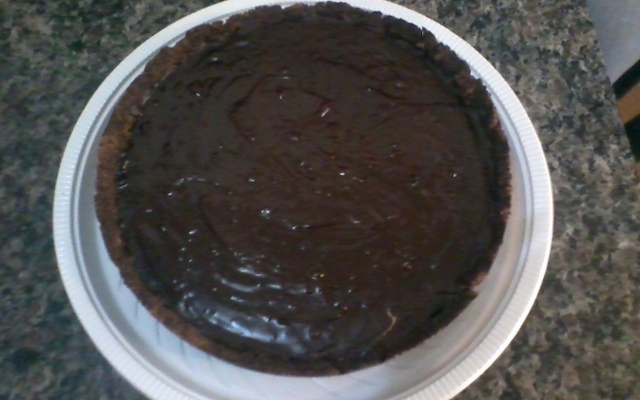 Chocotorta de maracujá com calda de chocolate