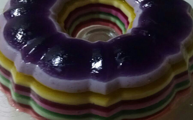 Gelatinas coloridas em camadas