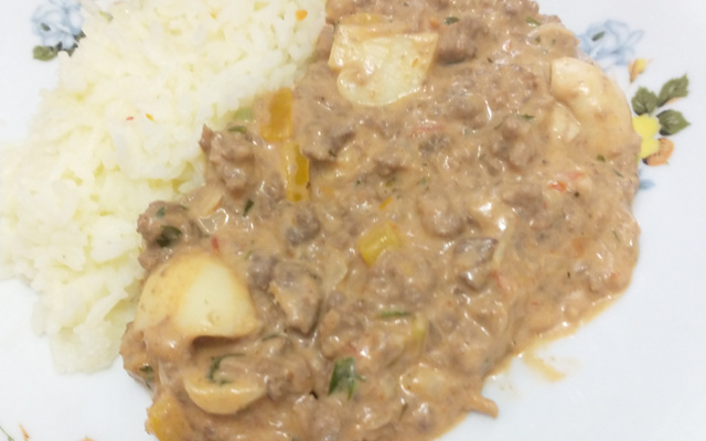 Estrogonofe de carne moída