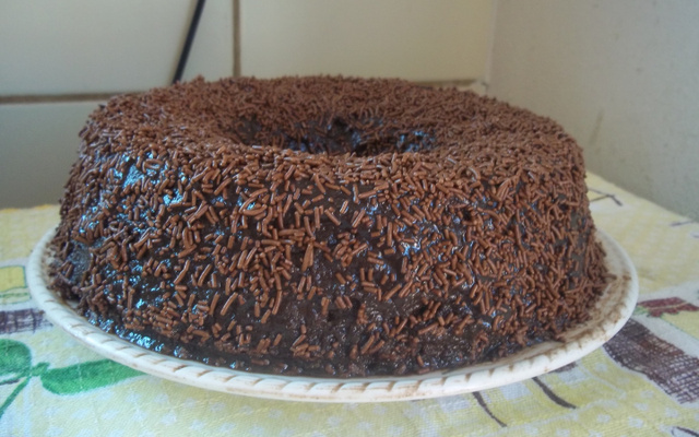 Bolo de chocolate com cobertura