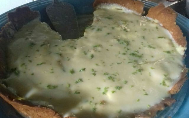 Torta de limão com massa de biscoito