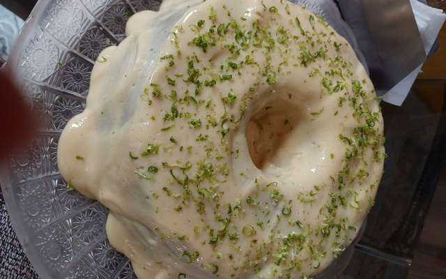 Bolo de limão cremoso