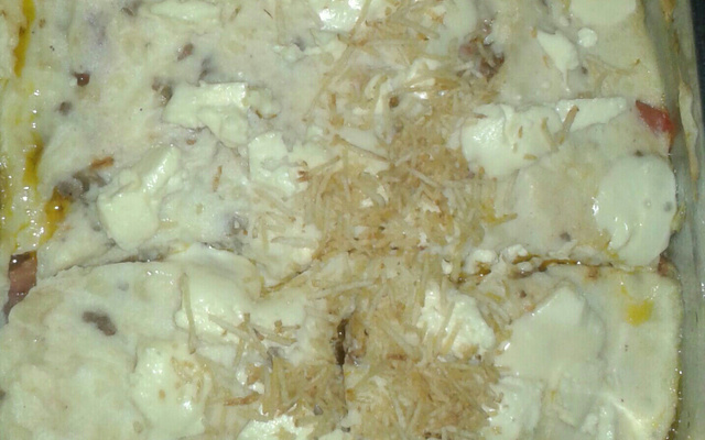 Escondidinho de requeijão com carne moída