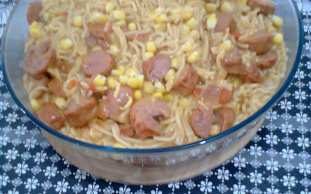 Macarrão com salsicha na panela de pressão