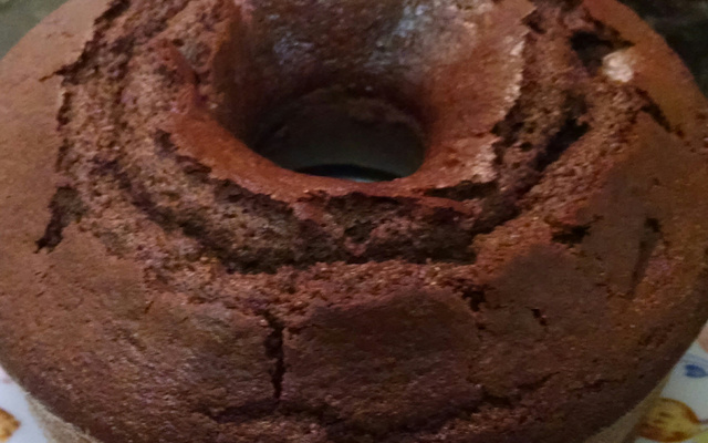 Bolo de chocolate integral com cobertura