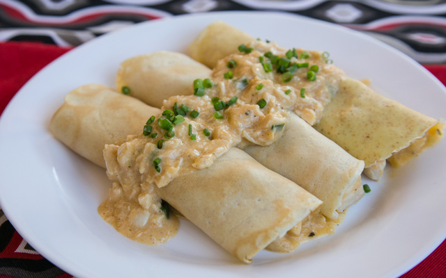 Panqueca integral com estrogonofe de frango