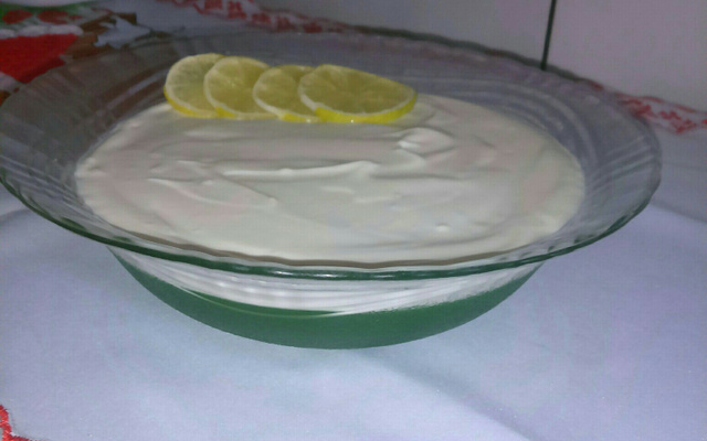 Gelatina de limão com mousse de limão