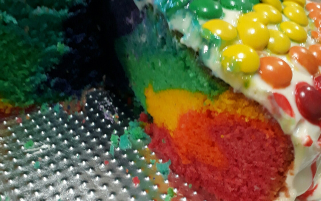 Bolo arco-íris