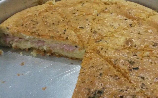 Torta salgada de presunto e queijo