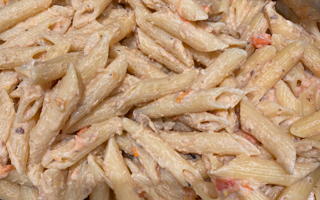 Macarrão com sardinha e creme de leite