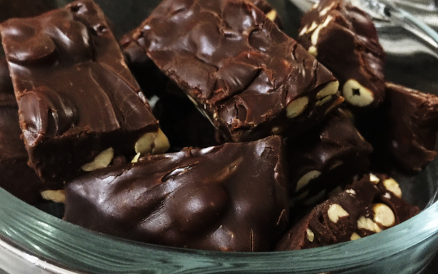 Pé-de-moleque de chocolate