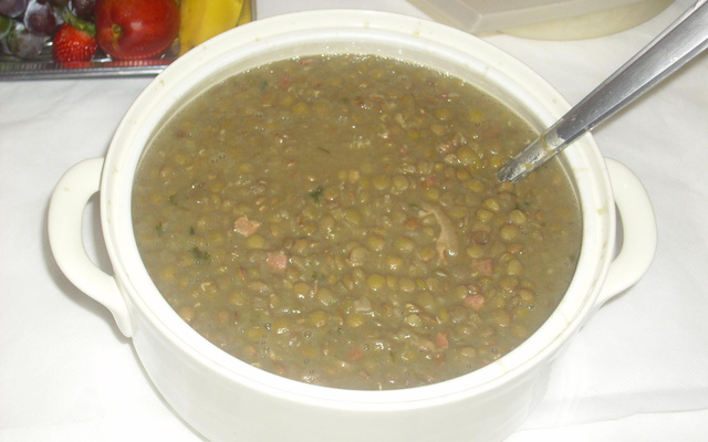 Sopa de lentilhas com bacon
