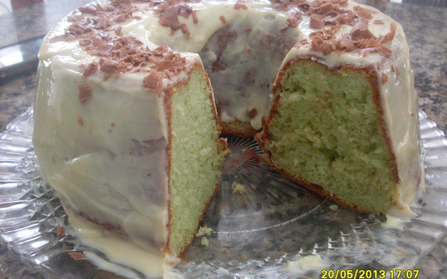 Bolo com gelatina de limão