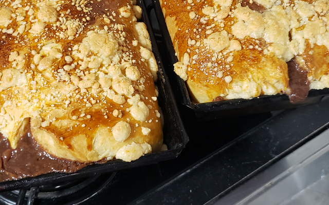 Cuca recheada com chocolate