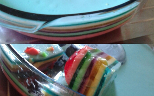 Gelatina colorida em camadas