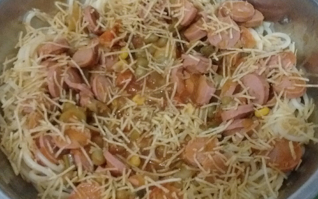 Macarrão com salsicha