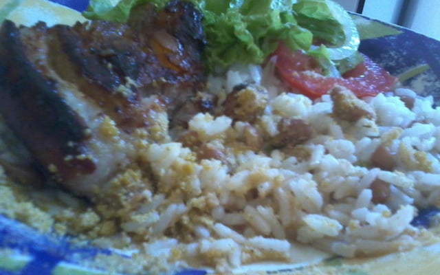 Costelinha de porco assada com mel e limão