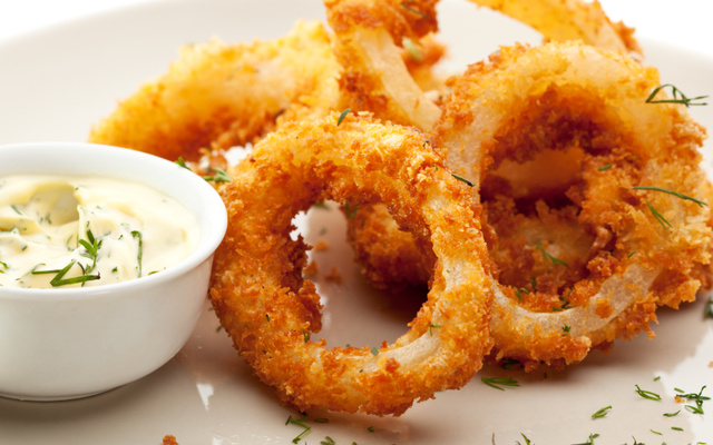 Lulas fritas com molho tártaro