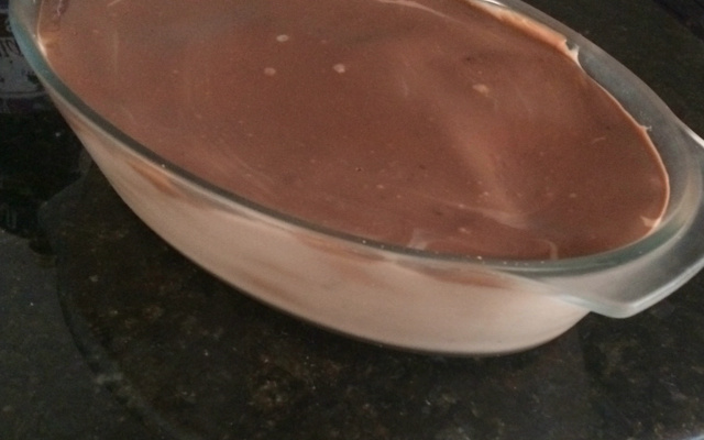 Torta de bolacha com chocolate fácil e prática