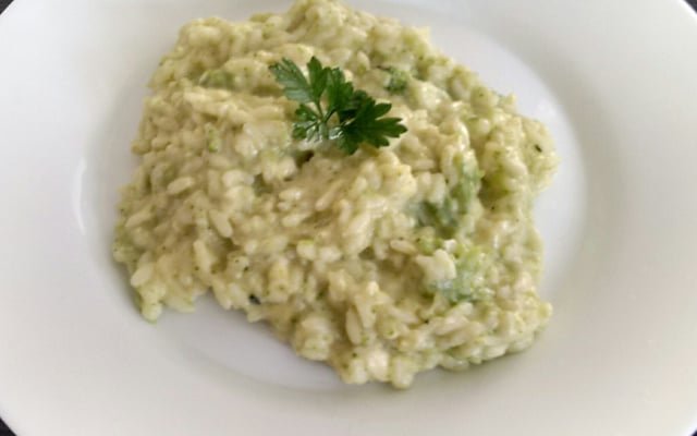 Risoto de brócolis com queijo minas