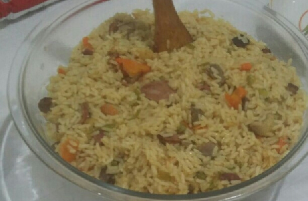 Arroz com calabresa, bacon e carne de sol