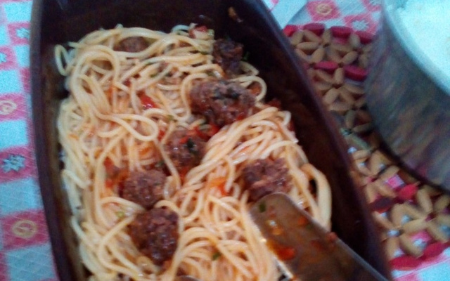 Espaguete com almôndegas