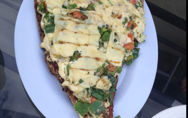 Peixe grelhado com requeijão.