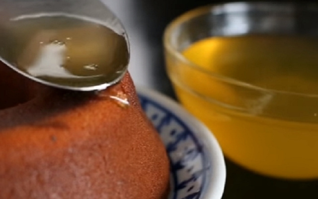Calda de bolo de laranja com cachaça