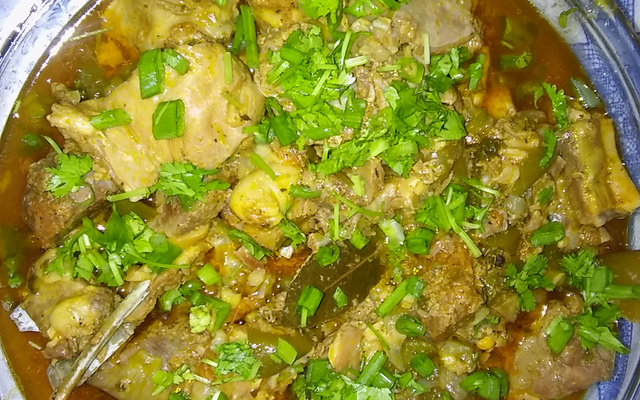 Carneiro cozido na pressão