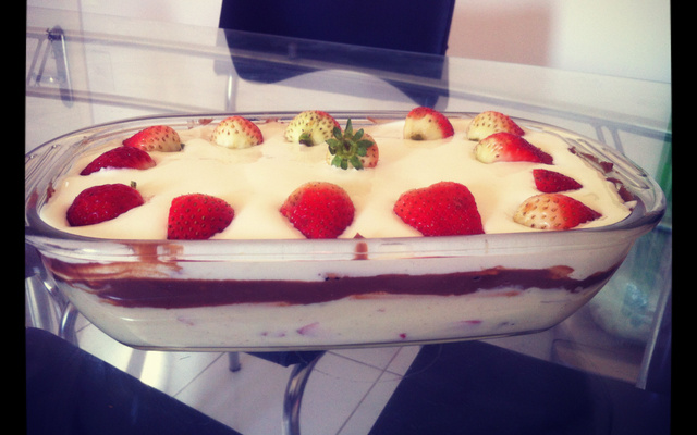 Pavê de morango com chocolate