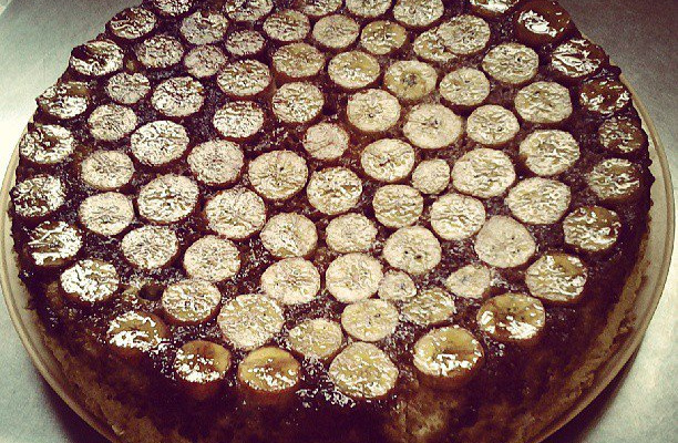 Bolo de banana caramelado