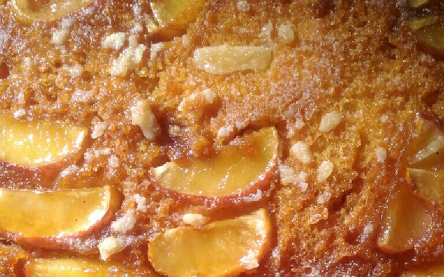 Torta de maçã caramelizada