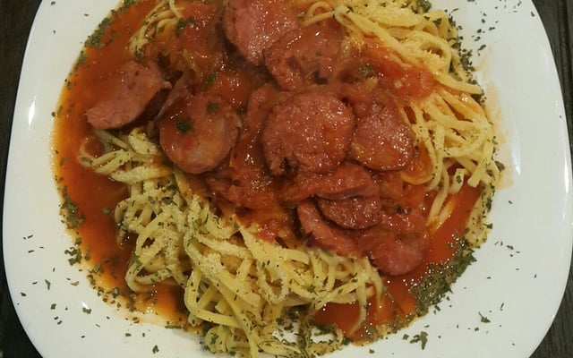 Talharim à bolonhesa com creme de leite