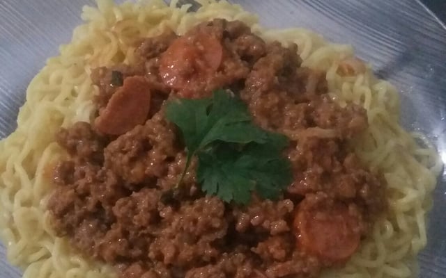 Carne moída com macarrão