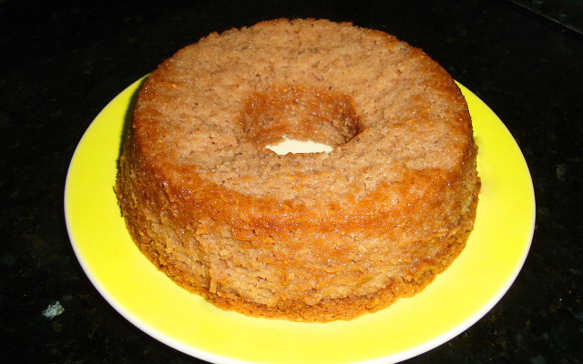 Bolo cremoso e crocante de goiaba