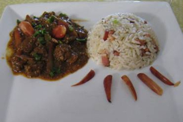 Carne com pinhão e arroz inspirado em Game of Thrones