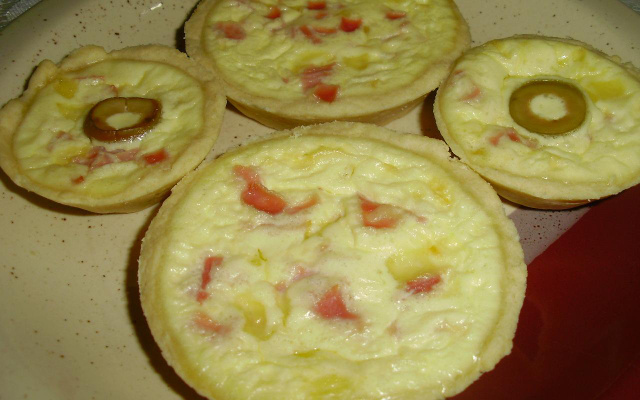 Miniquiche de presunto e queijo