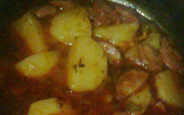 Ensopadinho de calabresa com batata na panela de pressão