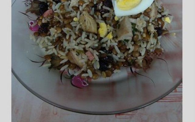 Arroz com lentilhas, frango e passas