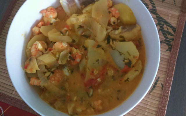 Tílapia ao leite de coco e azeite de dênde