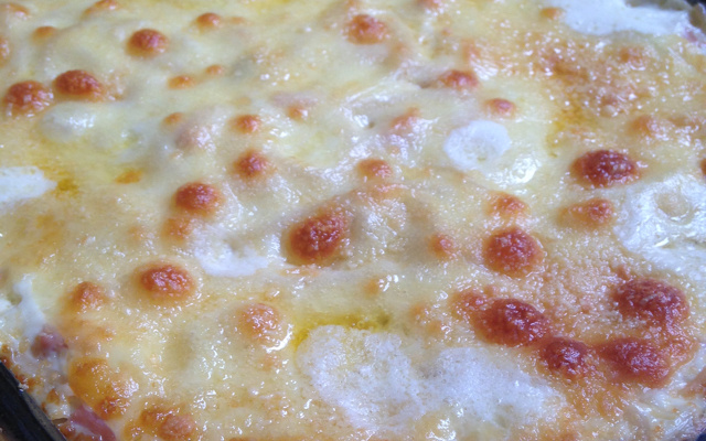 Macarrão com presunto e molho branco