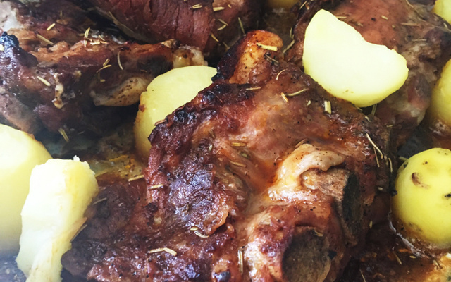 Costela de porco ao vinho